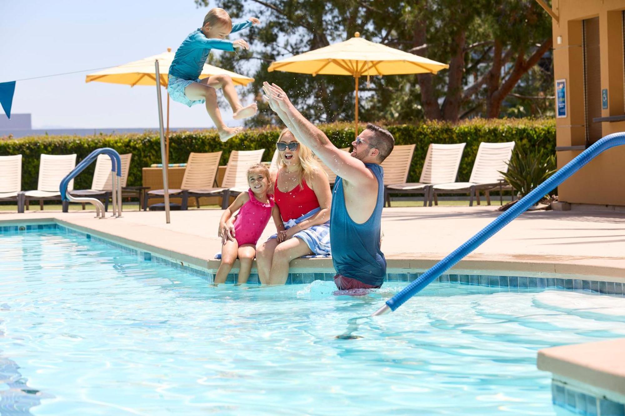 Renaissance Clubsport Laguna 4*